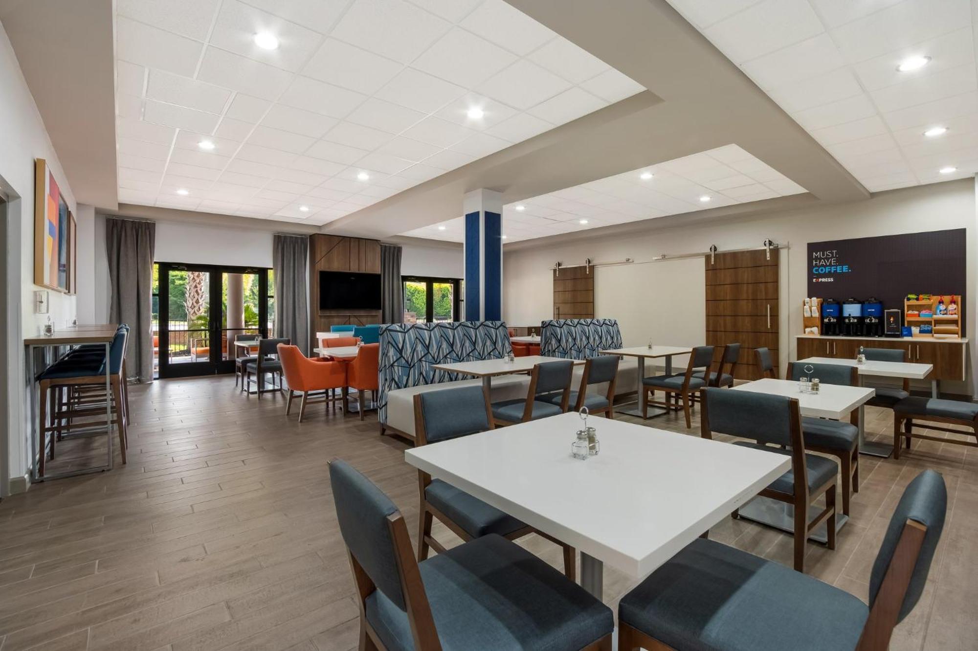 Holiday Inn Express & Suites Lexington By Ihg Exteriér fotografie