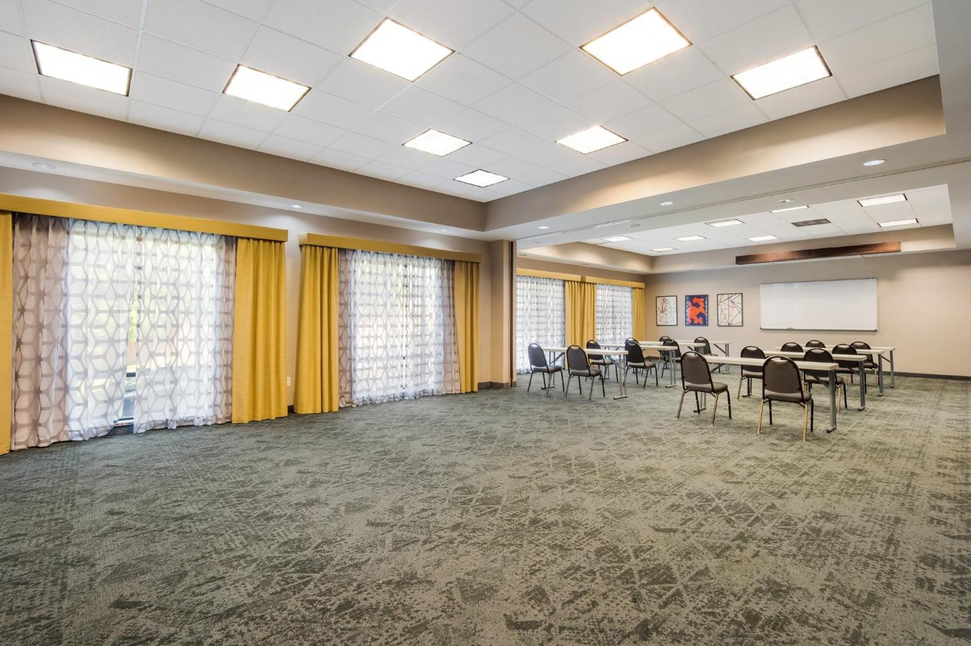 Holiday Inn Express & Suites Lexington By Ihg Exteriér fotografie