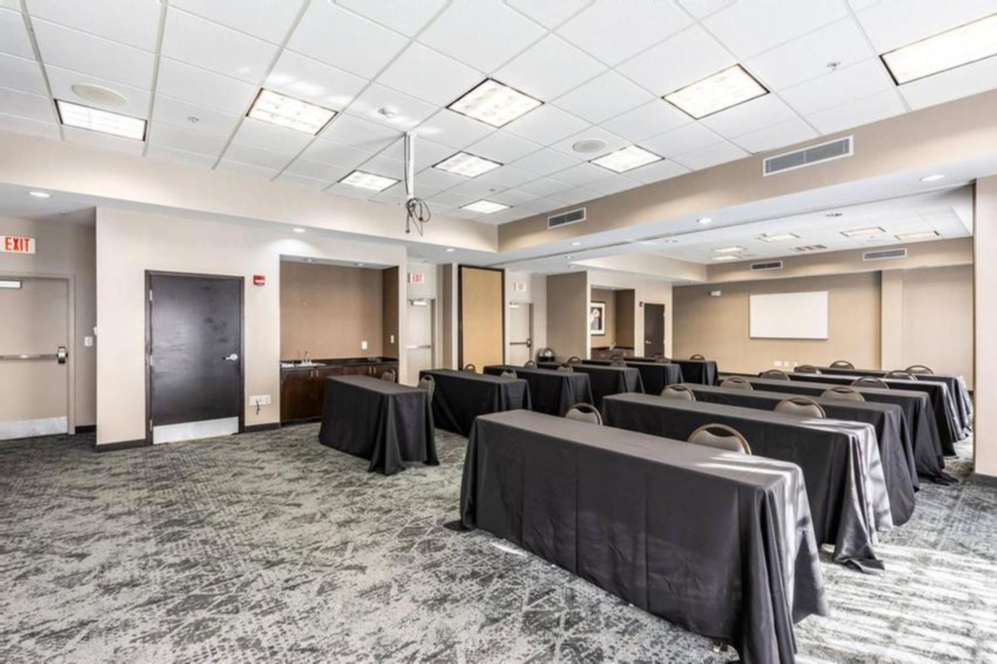 Holiday Inn Express & Suites Lexington By Ihg Exteriér fotografie